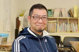 体育専科教員 上山智之先生