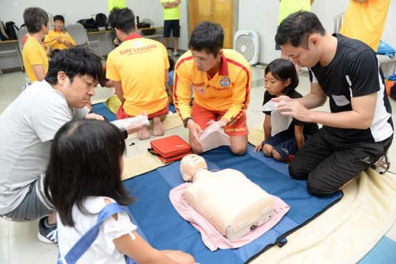 2019年度 親子で学ぶ水辺の体験会 胸骨圧迫・人工呼吸・AED
