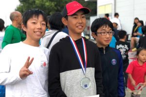 当スクールから参加した選手(3名)の閉会式の様子