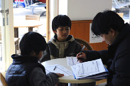 一人一人の生徒と会話を重ねながら、次年度の目標を設定していきました