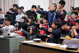 トレーニングを実践する子供たち