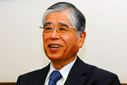 「当校に赴任当初は、安定志向で果敢にチャレンジする生徒が少ないと思いました。そこでスポーツを通じてもっと精神的強さも身につけて欲しいといろいろな活動を始めたのです」と片山一男校長
