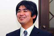 スポーツ教材の提供に応募くださった体育主任の立石太郎教諭。顧問を務めるバスケットボール部を県大会に出場させるほど熱心に指導されています