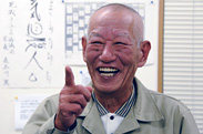 「陸上教室の卒業生が中学、高校に進んで活躍していることを耳にするととても喜ばしいですね」と長谷川潔会長。「気は長く、心は丸く、腹を立てず、人は大きく、己は小さく」がモットー