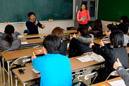 時には親子一緒のプログラムも。「“運動は苦手”と最初は遠慮していたのに、いつの間にか親の方が積極的になるケースも少なくないんです。親が楽しそうに体を動かしていると子どももそれにつられますし、スキンシップやコミュニケーションが増えるので、親が率先するって大切です」と直人さん