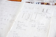 7月に西郷小学校で教員向け指導が実施された際、ある先生が、指導内容を細かく丁寧にメモ。「このノウハウは西郷小学校の財産です」と櫻井先生