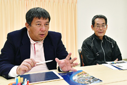 三豊市体育協会・会長の佐藤晌一(さとう しょういち)さん(右)と、体育協会から依頼され実際に子どもたちを指導している「子どもの体育研究会」の澤 宜英(さわ よしひで)さん