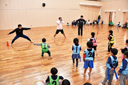 「楕円のタグボールが珍しいし、違う学校の友だちもできて、子どもは楽しんで通っています。このアクティブ・チャイルド・プログラムがこの先もずっとつづいてくれることを願っています」という親御さんも